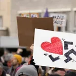 Είναι τρομακτικό! – Πώς η άκρα δεξιά διεισδύει στην καθημερινή κουλτούρα