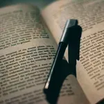 Γαλλία: Μεταφραστές καταγγέλλουν ότι οι εκδόσεις Άρλεκιν θα τους αντικαταστήσουν με εργαλεία τεχνητής νοημοσύνης