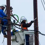 Αρχή του τέλους για τα εναέρια καλώδια: Ξεκίνησε η αποξήλωση του δικτύου τρόλεϊ σε Αθήνα και Πειραιά