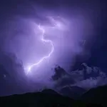 Κακοκαιρία Byron: Ισχυρές βροχές, καταιγίδες και κόκκινη προειδοποίηση – Live η πορεία της – Συστάσεις της Πολιτικής Προστασίας