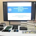 Αττική: Εξανάγκαζαν ανήλικους αλλοδαπούς να πουλούν λαθραία τσιγάρα – 11 συλλήψεις (Φωτό & Βίντεο)