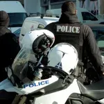 Πετρούπολη: Εμπρηστική επίθεση σε κατάστημα τυχερών παιχνιδιών – Έσπασαν τη τζαμαρία και πέταξαν μπουκάλι με εύφλεκτο υγρό