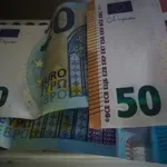 Έκτακτο επίδομα Χριστουγέννων 400 ευρώ: Ποιοι το εισπράττουν