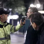 Σε μπλόκο της Τροχαίας στη Σταδίου ο Μητσοτάκης: Έκανε αλκοτέστ για να δει πως γίνεται (Βίντεο και φωτογραφίες)