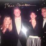 Στη δημοσιότητα νέες φωτογραφίες του Επσταϊν, με Κλίντον, Τραμπ και Γκεϊτς