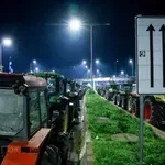 Αγροτικά μπλόκα: Ουρές χιλιομέτρων και ένταση στους δρόμους – Σε ποιες περιοχές η κυκλοφορία παραμένει προβληματική (Βίντεο)