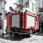 Βόλος: Φωτιά από βεγγαλικό σε σταθμευμένο αυτοκίνητο – Μετά το πάρτι ήρθαν οι συλλήψεις