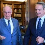 Επικοινωνία Μητσοτάκη – Τασούλα για τις εξελίξεις στη Μέση Ανατολή και την στρατιωτική συνδρομή της Ελλάδας στην Κύπρο