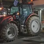 Οι αγρότες έκλεισαν το τελωνείο Ευζώνων