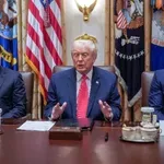 Politico: Η Ευρώπη εξετάζει σκληρά αντίμετρα απέναντι στις απειλές Τραμπ για τη Γροιλανδία