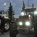 Αγρότες: Κομμένη στα δύο η χώρα – Παρέμβαση Αρείου Πάγου για τα μπλόκα – Διαδρομές με… διπλό χρόνο (Φωτό & Βίντεο)