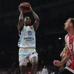 Euroleague: «Μπλακ άουτ» στο ΣΕΦ – Ο Ολυμπιακός κατέρρευσε στην τέταρτη περίοδο και ηττήθηκε με 92-99 από τη Βαλένθια