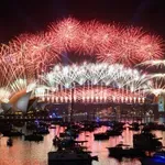 Αυστραλία: Το Σίδνεϊ υποδέχθηκε το 2026 στη σκιά του πένθους – Φαντασμαγορικά πυροτεχνήματα και τιμή στα θύματα της επίθεσης (Βίντεο)