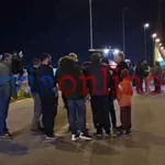 Αγρότες μπλόκαραν την κεντρική γέφυρα της Χαλκίδας (Βίντεο)