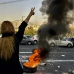 Ιράν: 14η νύχτα διαδηλώσεων με σχεδόν πλήρες μπλακ άουτ στο διαδίκτυο – «Παραφυλάει» ο Τραμπ, φόβοι για γενικευμένη κλιμάκωση