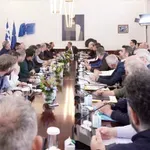 Ολοκληρώθηκε η συνάντηση του Κυριάκου Μητσοτάκη με τους αγρότες στο Μέγαρο Μαξίμου – Εξετάζεται η επέκταση της ευνοϊκής ρύθμισης για το ρεύμα