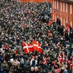 Οργή στην Κοπεγχάγη: 10.000 βετεράνοι στους δρόμους κατά του Τραμπ – «Ζήτα συγγνώμη για το Αφγανιστάν»