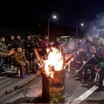 Σε κλοιό τα σύνορα από τους αγρότες: 48ωρος αποκλεισμός σε τελωνεία και το βλέμμα στον διάλογο με τον Μητσοτάκη (Βίντεο)