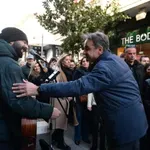 Στην αγορά του Αμαρουσίου ο Κυριάκος Μητσοτάκης: Είμαστε εδώ για να στηρίξουμε το εισόδημα (Φωτό)