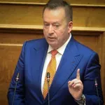 Απίστευτο σκηνικό στη Βουλή με το 112: Η ατάκα-φωτιά του Κόκκαλη στα κυβερνητικά όργανα (Βίντεο)