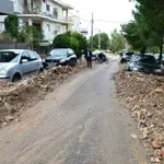 Κακοκαιρία στη Γλυφάδα: Μπαζωμένα ρέματα και εγκληματικές παραλείψεις πίσω από την τραγωδία – Σε κατάσταση έκτακτης ανάγκης ο Δήμος (Βίντεο)