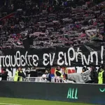 «Ο πόνος δεν έχει χρώματα»: Η υπόκλιση της Λιόν στα αδικοχαμένα παιδιά του ΠΑΟΚ