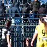 ΑΕΚ: Καταγγελία για «ντου» 50 κουκουλοφόρων στο Μοσχάτο και ξύλο σε φιλάθλους – «Φώναζαν Ολυμπιακός»