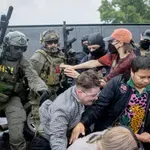 Μινεάπολη: Βίντεο από τη νέα φονική επέμβαση πρακτόρων του ICE – Νεκρός λευκός 37χρονος, «ήταν ένοπλος» λέει το DHS, διαψεύδουν οι μαρτυρίες