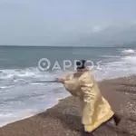 Μεσσηνία: Ο Σταυρός έπεσε στη θάλασσα με καλάμι ψαρέματος στα Θεοφάνια (βίντεο)