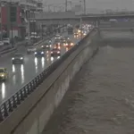 Κακοκαιρία: «Άνοιξαν» οι ουρανοί στην Αττική – Φούσκωσε ο Κηφισός – Σε ποιες περιοχές έχει έντονη βροχόπτωση (φωτό & βίντεο)