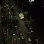 Αγρότες: Κρίσιμες ώρες για το μέλλον των κινητοποιήσεων – Εντυπωσιακά πλάνα drone από το μπλόκο της Νίκαιας (Βίντεο)