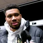 «Ρουκέτα» Αντετοκούνμπο: «Δεν ξέρω αν θα τελειώσω τη σεζόν στους Μπακς» (Βίντεο)