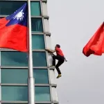 «Free solo» στον Taipei 101: O Alex Honnold ανέβηκε τον ουρανοξύστη χωρίς σχοινί (Βίντεο) – Live μετάδοση στο Netflix