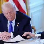 Ο Τραμπ «άδειασε» τον Ρούμπιο μπροστά σε πετρελαϊκές: Διάβασε δυνατά το σημείωμα για τη Chevron