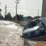 Εικόνες καταστροφής και στη Βάρη από την κακοκαιρία: Διαλυμένοι δρόμοι, κατεστραμμένα οχήματα (Βίντεο)