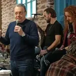 Σωκράτης Φάμελλος: Πήρε το μικρόφωνο και… τραγούδησε στην κοπή της πίτας του ΣΥΡΙΖΑ (Βίντεο)