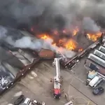 Βρετανία: Μεγάλη πυρκαγιά ξέσπασε σε εργοστάσιο στο Γουλβερχάμπτον – Φόβος για τοξικό περιστατικό (Βίντεο)