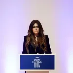 Η Κίμπερλι Γκίλφοϊλ  σε εκδήλωση του Οικονομικού Φόρουμ των Δελφών