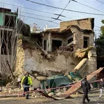 Εγκαταλελειμμένο κτίριο στον Πειραιά έπεσε λόγω της βροχής – Εντολή κατεδάφισης από τον Μώραλη: «Ας πάω κατηγορούμενος» (Βίντεο)