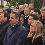 Παρουσία Μητσοτάκη και της συζύγου του Μαρέβας το τελευταίο «αντίο» στον Νίκο Στασινόπουλο