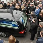 Η Βουλή «υιοθετεί» το παιδί του λιμενικού από το Άστρος – Αιχμές Κακλαμάνη για τη δήλωση Κικίλια (Βίντεο)