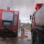 Κορωπί: Πυρκαγιά σε χώρο επιχείρησης με πλαστικά και αυγά – Μεγάλες ζημιές