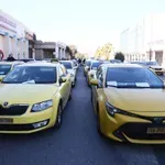 Απεργία ταξί: Κυκλοφοριακές ρυθμίσεις στο κέντρο της Αθήνας λόγω οχηματοπορείας των απεργών -Με κόρνες και καπνογόνα στο υπουργείο (Βίντεο)
