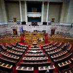 Βουλή: Aπόσυρση του νομοσχεδίου για τις Ένοπλες Δυνάμεις ζητά η αντιπολίτευση