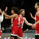 Ολυμπιακός – Μακάμπι 100-93: «Καυτός» Βεζένκοβ υπέγραψε την εκατοστάρα στο ΣΕΦ
