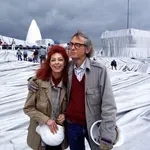 Christo & Jeanne-Claude: Το εμβληματικό δίδυμο που έμαθε στο κοινό τη δημόσια τέχνη κι έκανε τις πόλεις να σταματούν
