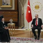 Η παρουσία του Οικουμενικού Πατριάρχη στο δείπνο Ερντογάν-Μητσοτάκη και το «παράθυρο» για τη Θεολογική Σχολή της Χάλκης