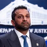 Απολύθηκαν οι πράκτορες του FBI που ερεύνησαν την παρακράτηση απόρρητων εγγράφων από τον Τραμπ