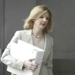 Αποκαθήλωση λόγω Επστάιν για τη διευθύντρια νομικών υπηρεσιών της Goldman Sachs