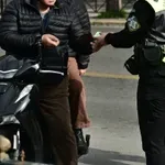 Σαρωτικοί έλεγχοι της Τροχαίας για κράνος: Τα τσουχτερά πρόστιμα του νέου ΚΟΚ – Τέλος στην ανοχή και για τα πατίνια